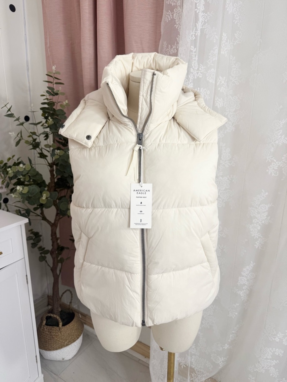 American Eagle Outfitters Cream Puffer Vest BIN#20